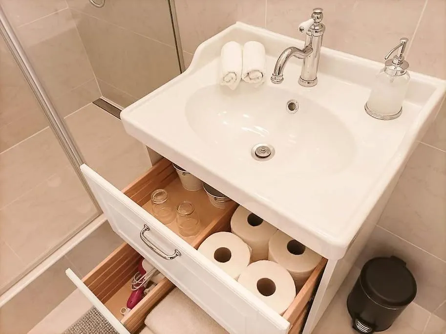 Loft Bed Studio With Free Parking, 2 Bikes! Self Check In, Wi-Fi, Ac Pula 0*,