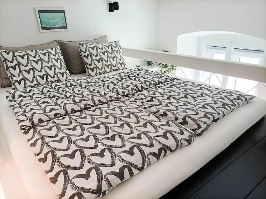 Loft Bed Studio With Free Parking, 2 Bikes! Self Check In, Wi-Fi, Ac Pula Kroatië