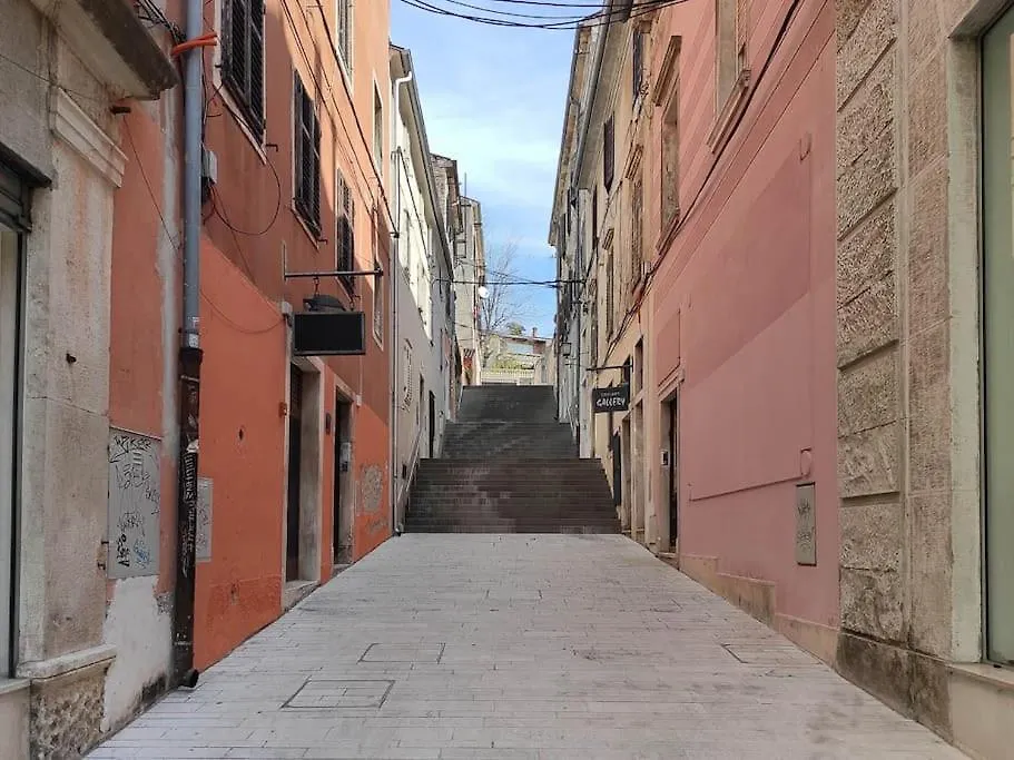 Apartment Loft Bed Studio With Free Parking, 2 Bikes! Self Check In, Wi-Fi, Ac Pula Croatia