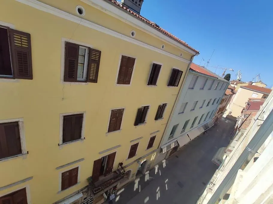 Loft Bed Studio With Free Parking, 2 Bikes! Self Check In, Wi-Fi, Ac Pula 0*,
