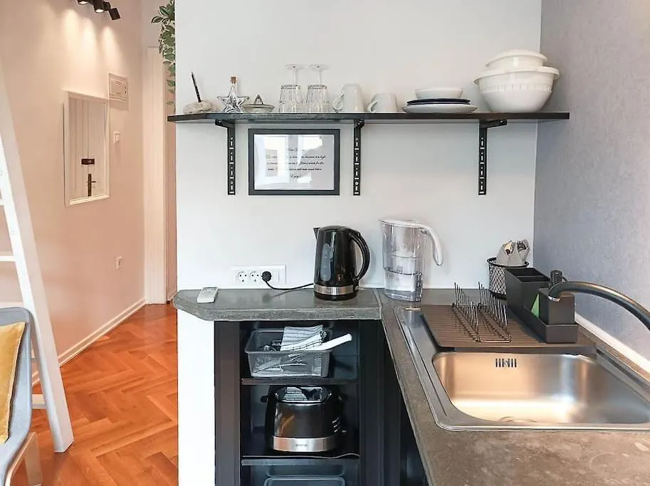 Loft Bed Studio With Free Parking, 2 Bikes! Self Check In, Wi-Fi, Ac Pula 0*,  Croatia