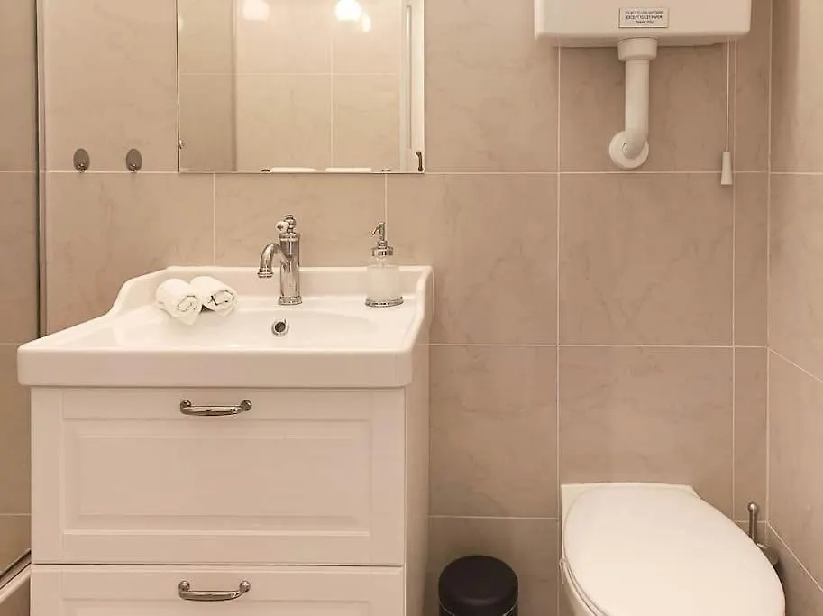 Loft Bed Studio With Free Parking, 2 Bikes! Self Check In, Wi-Fi, Ac Pula