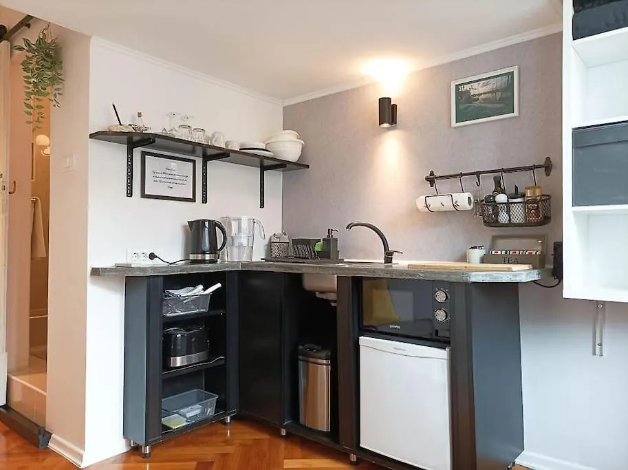 Loft Bed Studio With Free Parking, 2 Bikes! Self Check In, Wi-Fi, Ac Pula 0*,  Croatia